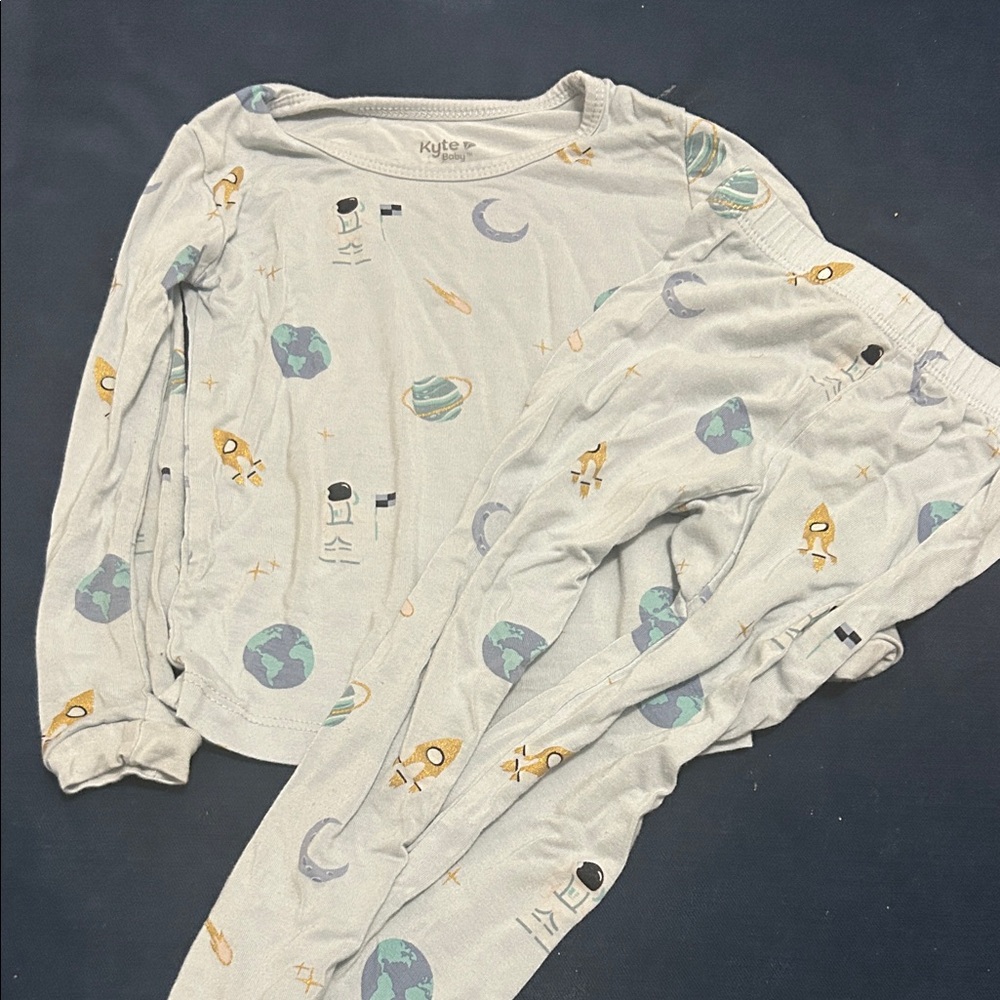 Kyte BABY Space-Themed Pajama Set - Cream